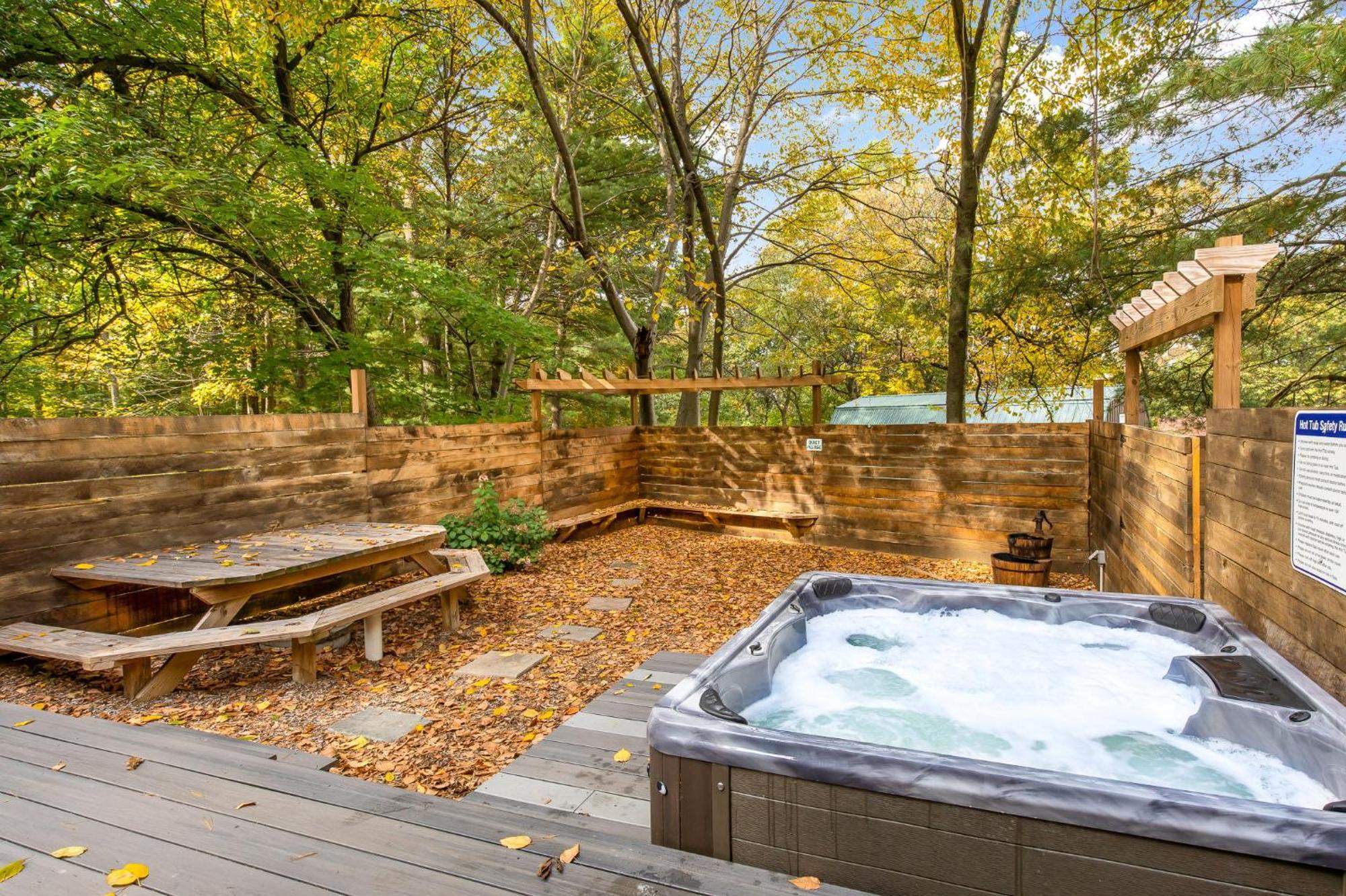 5 Bd W Hottub - Mins To Hunting Hiking & Fishing Apartment New Providence Exterior foto